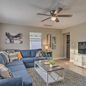 Seaside Bungalow Patio And Grill! Clearwater